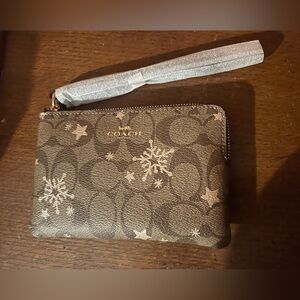 Coach CN756 Corner Zip Khaki Signature Star and Snowflake Print Wristlet-NWT